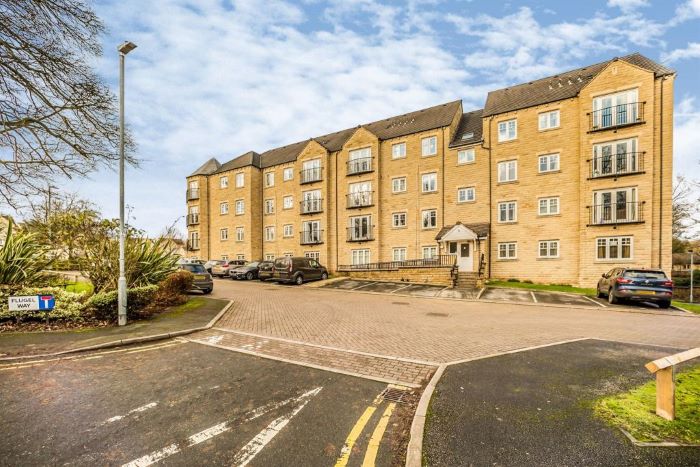 Photo of Flugel Way, Lindley, Huddersfield, HD3
