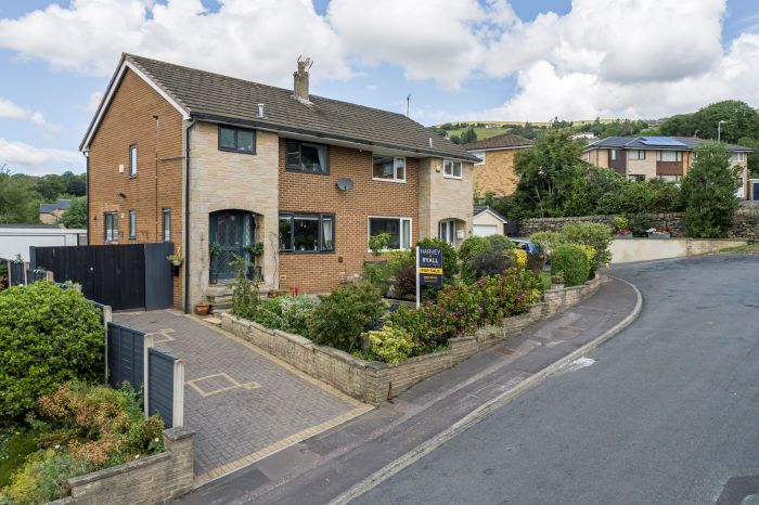 Photo of 7 Brier Hey Close, Mytholmroyd, Hebden Bridge, HX7
